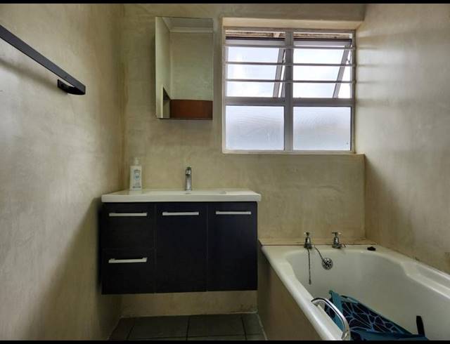 4 BEDROOM HOUSE FOR SALE IN BERGZICHT